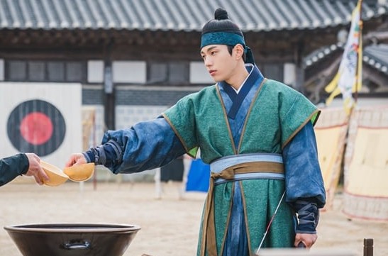 Kim Myung Soo Finds Himself in a Dangerous Situation in Upcoming Episode of ‘Royal Secret Agent’