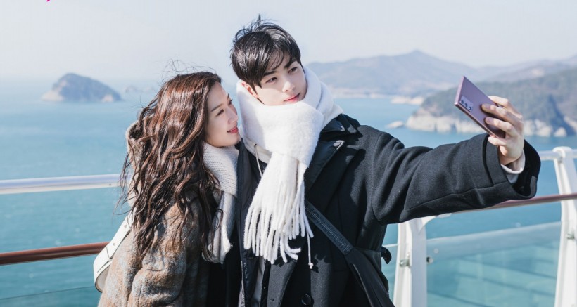 Moon Ga Young and Cha Eun Woo Sweetly Spends a Day at the Beach in Ongoing Drama ‘True Beauty’