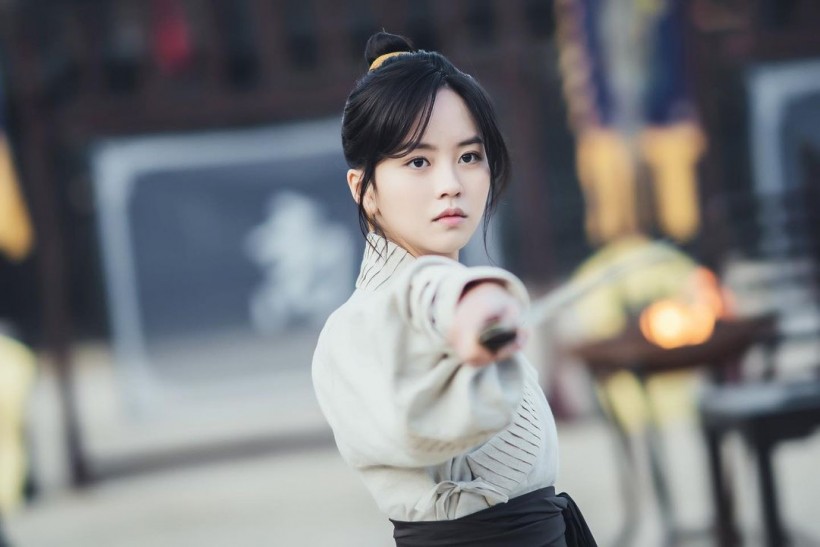 ‘River Where The Moon Rises’ Releases Sneak Peek of Kim So Hyun’s Flawless Transformation as a Princess and a Warrior