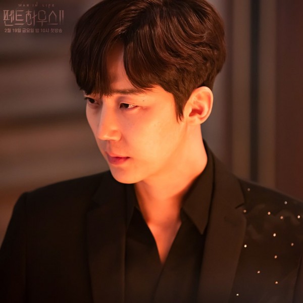 Yoon Jong Hoon Exhibits Wickedness in New Stills for ‘The Penthouse