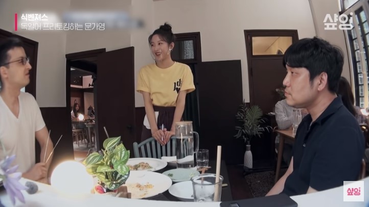 Watch: Moon Ga Young Speaking German to a Customer in 'Foodvengers'