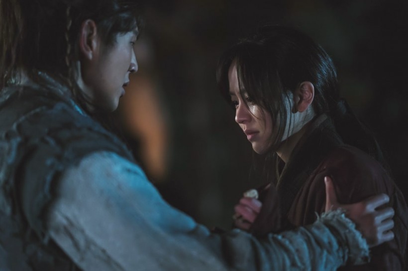 Kim So Hyun and Ji Soo Get Emotional in Stills for 'River Where the Moon Rises’ + Drama Still Take the Lead in Viewership Ratings