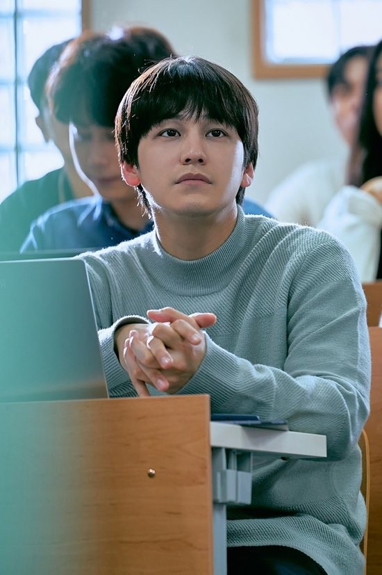 JTBC Drops New Stills of Kim Bum as a Top Student in ‘Law School’