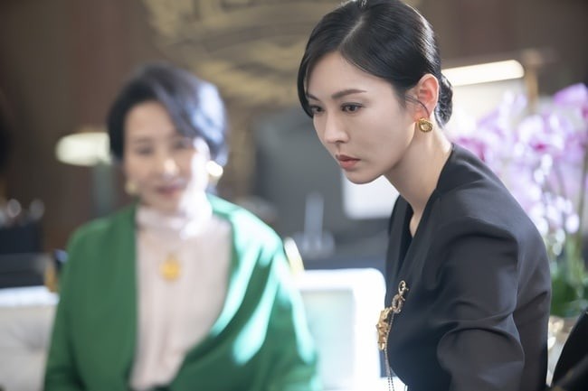 Kim So Yeon Faces another Challenge in the Upcoming 'The Penthouse 2' Episode