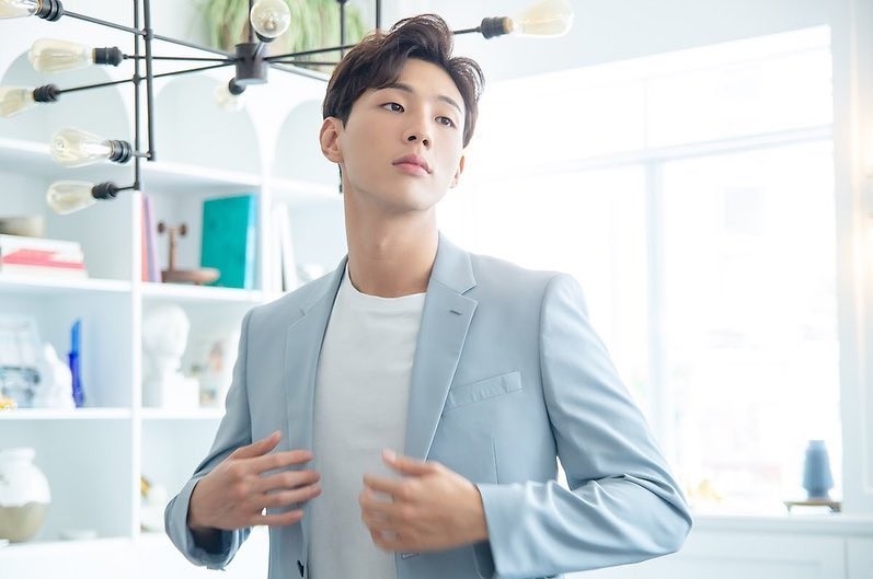 Staff Member Who Once Worked with Ji Soo Claims that the Actor is Rude in Real Life