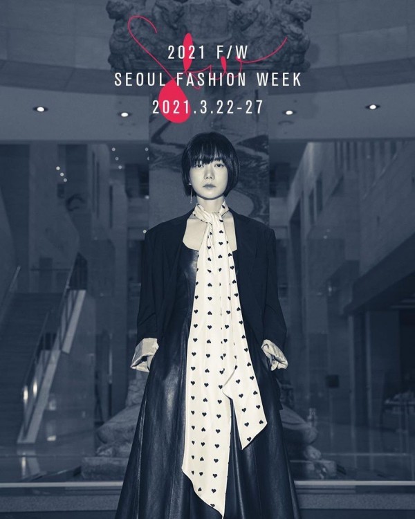 Bae Doo-na in fashion week - The Korea Times