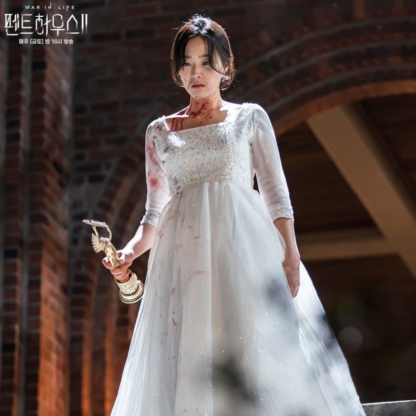 Here’s A Sneak Peek Of Kim So Yeon and Uhm Ki Joon’s Wedding Preparation in the Upcoming Episode for ‘The Penthouse 2’