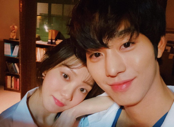 Ahn Hyo Seop Receives a Sweet Gift from ‘Dr. Romantic 2’ Co-Star Lee