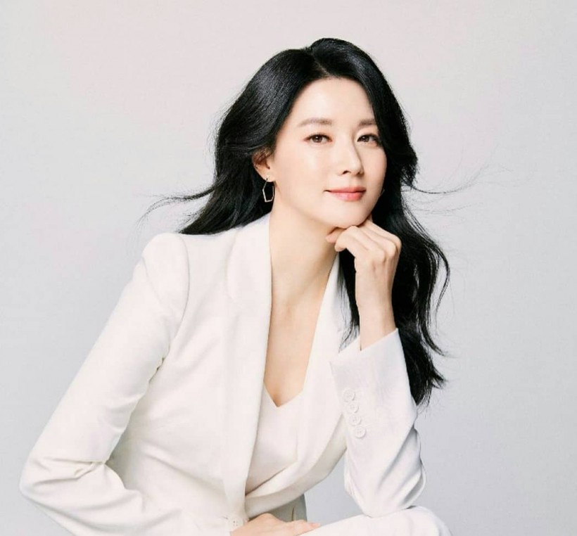 Lee Young Ae Confirmed to Star as Main Lead in New Drama 'Koo Kyung'