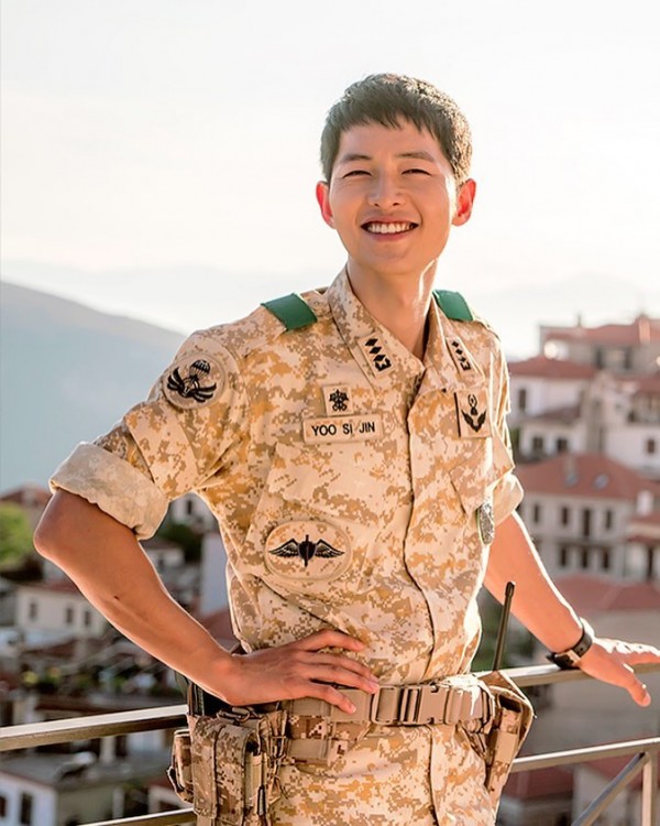 Descendants of the Sun”: Song Joong Ki Is a Man in Black and on a Mission
