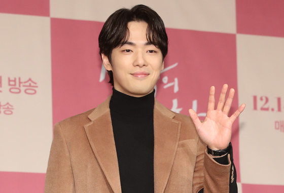 Kim] Officially, Hyun-Seok #Jang's agent just announced : He will