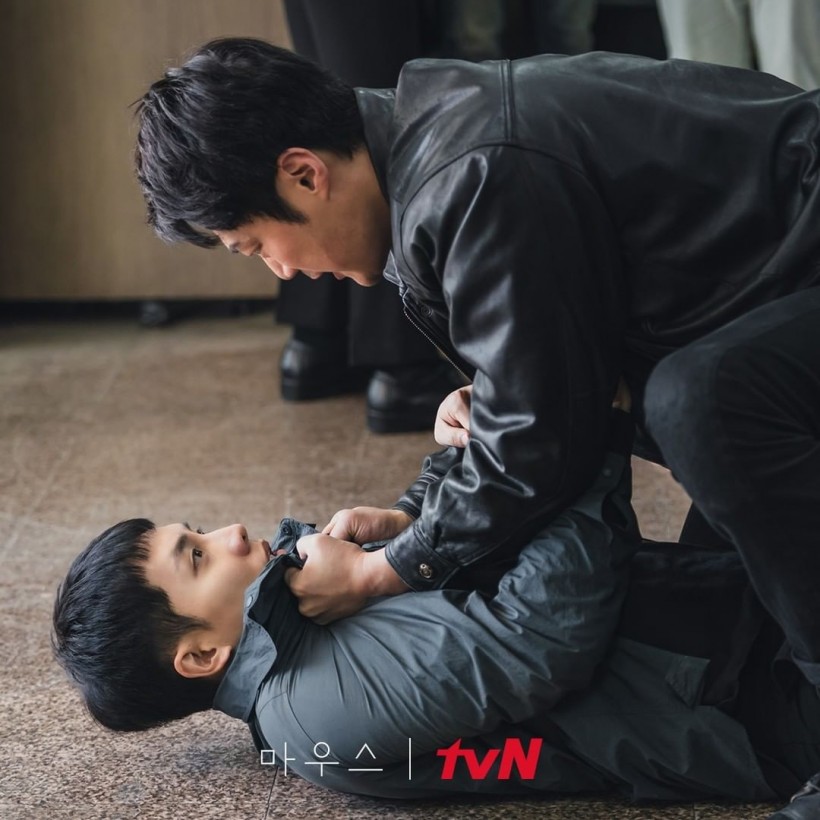 ‘Mouse’ Episode 18: Lee Seung Gi Admits his Real Identity to Lee Hee Joon