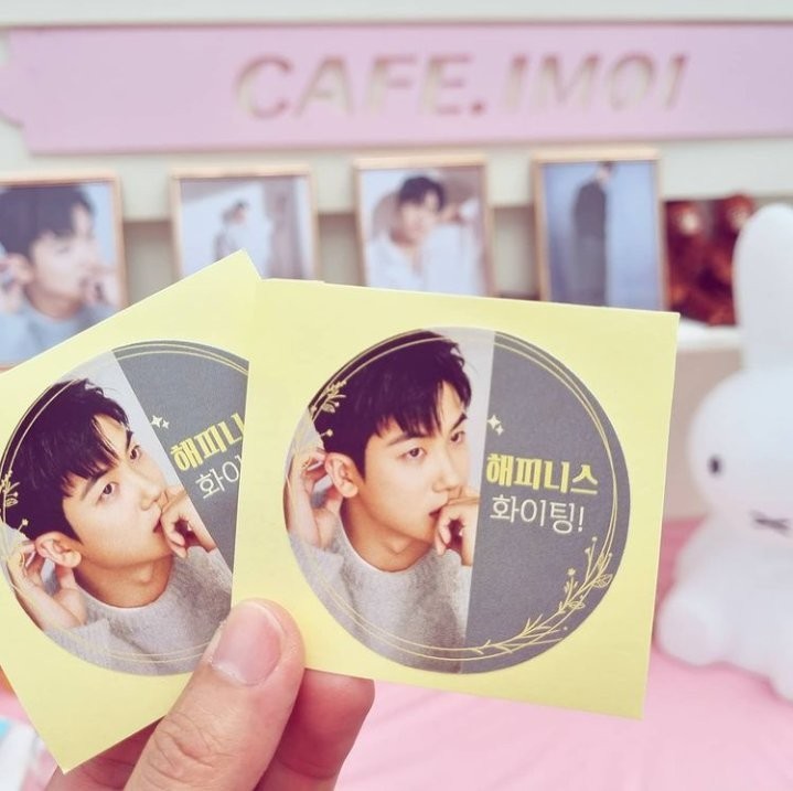 'Happiness' Coffee Truck for Park Hyung Sik