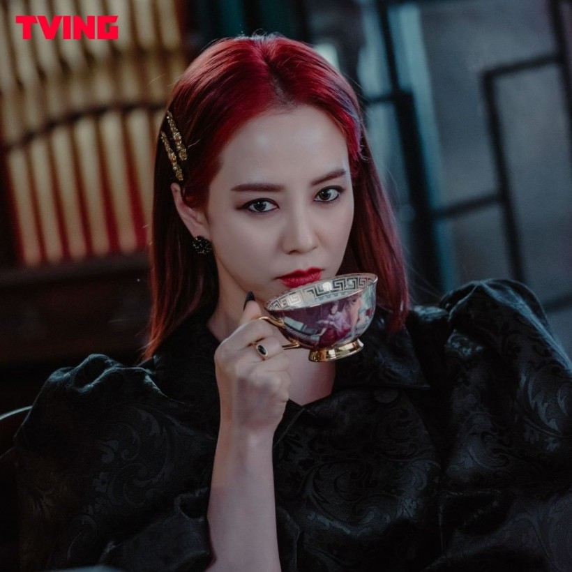Song Ji Hyo - The Witch's Diner