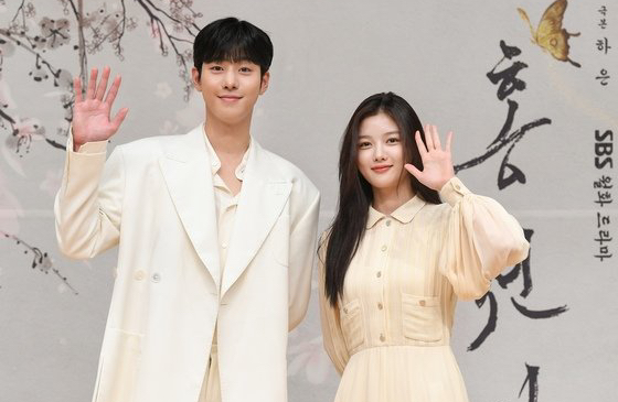 ‘Lovers of the Red Sky’ Cast Kim Yoo Jung, Ahn Hyo Seop Stuns During ...