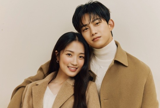 Ok Taecyeon and Kim Hye Yoon for the first look