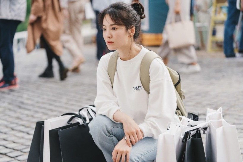 Song Hye Kyo is a Hard Working Fashion Student in New ‘Now, We Are Breaking Up’ Stills