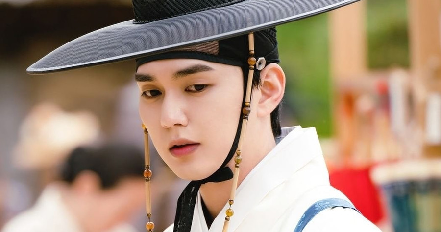 Yoo Seung Ho Transforms Into an Honorable Inspector in New Historical ...