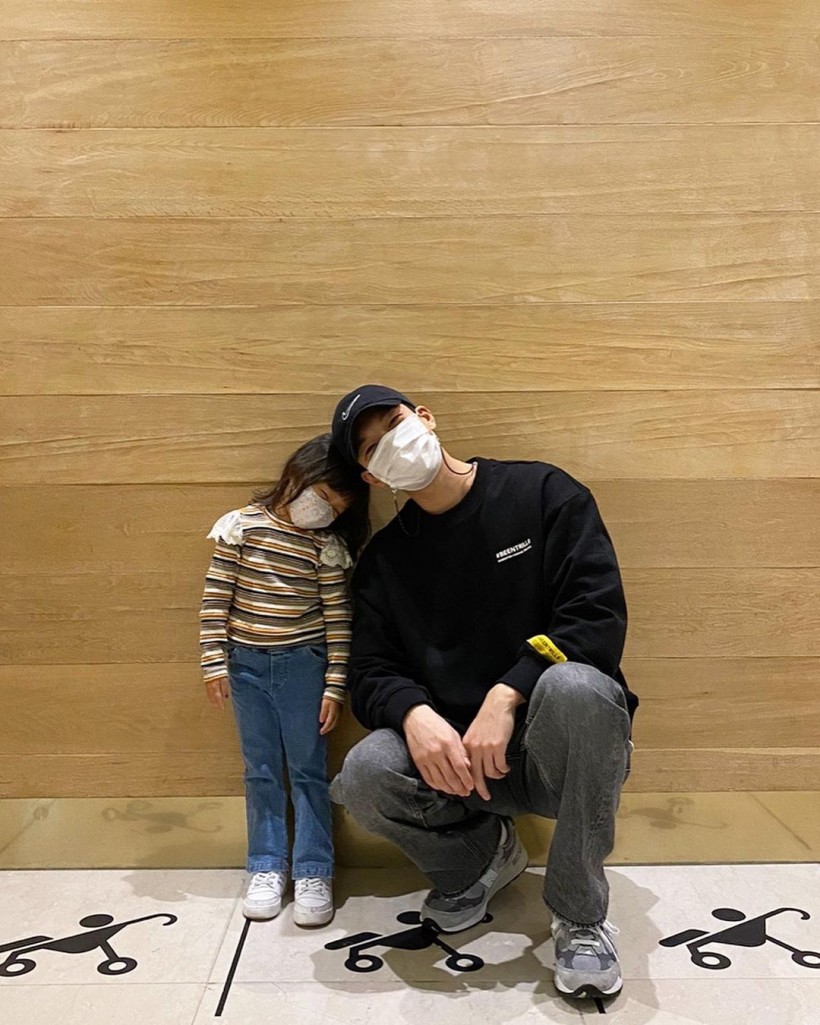 Uncle Goals! ‘Squid Game’ Star Wi Ha Joon Flaunts his Sweet ‘Date’ with ...
