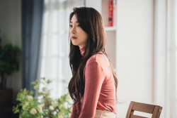 Ji Yi Soo in 'Sponsor'