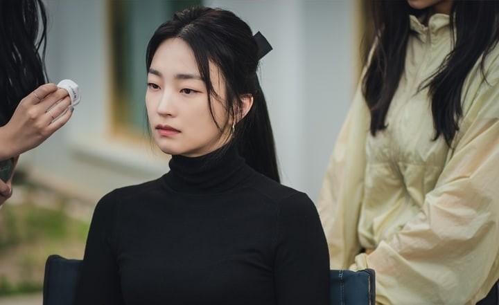 Ji Yi Soo in 'Sponsor'