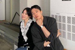 ‘Now, We Are Breaking Up’ Couple Jang Ki Yong and Song Hye Kyo Unveil New Sweet Photos, Behind-the-Scenes Clip 