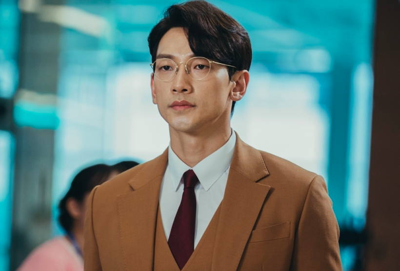 RAIN Exhibits Strong Charisma in New ‘Ghost Doctor’ Stills + Drama Confirms Premiere Date