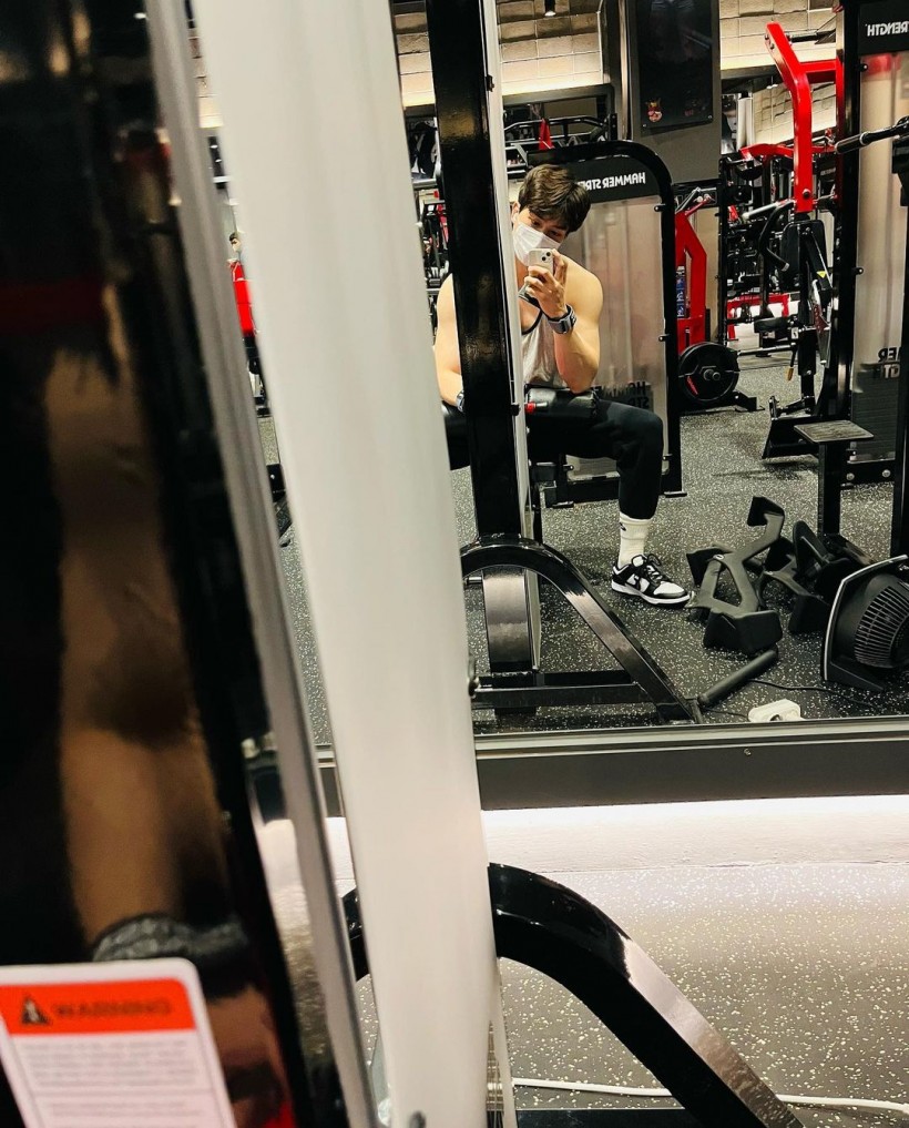 Song Kang Instagram Update: Actor Teases Biceps in New Gym Selfie