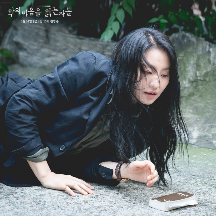 Kim So Jin in 'Through the Darkness'