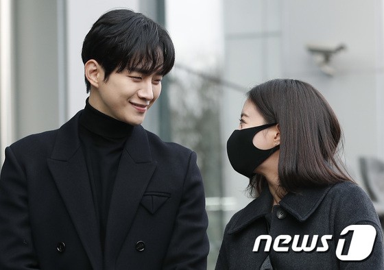 Lee Junho and Lee Se Young’s First Photo Together After ‘The Red Sleeve Cuff’ Filming Concluded