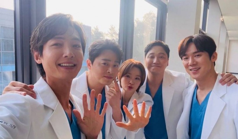THIS ‘Hospital Playlist’ Actor Lauded for Kind Gesture Towards Drama Crew
