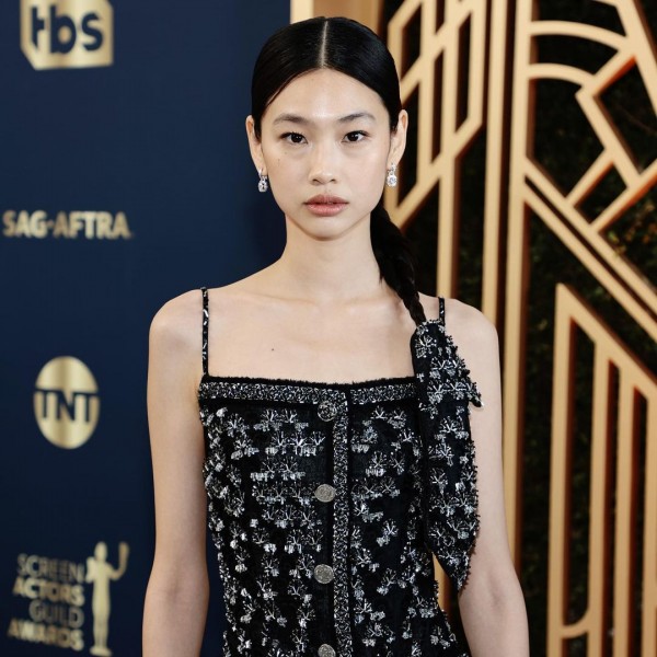 Hoyeon Jung Traditional Korean-inspired Hairstyle 2022 Emmys