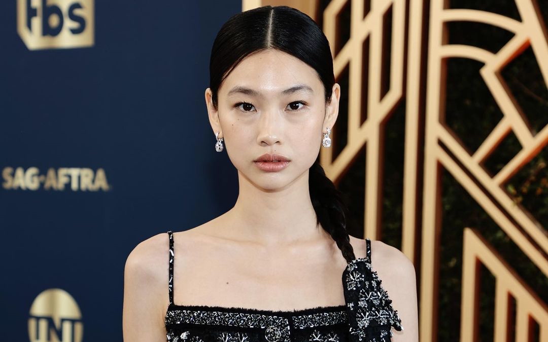 Jung Ho Yeon Stuns in Pastel Louis Vuitton Dress at the 2022 Emmys + Things  to Know About the Hair Piece She Wore- MyMusicTaste