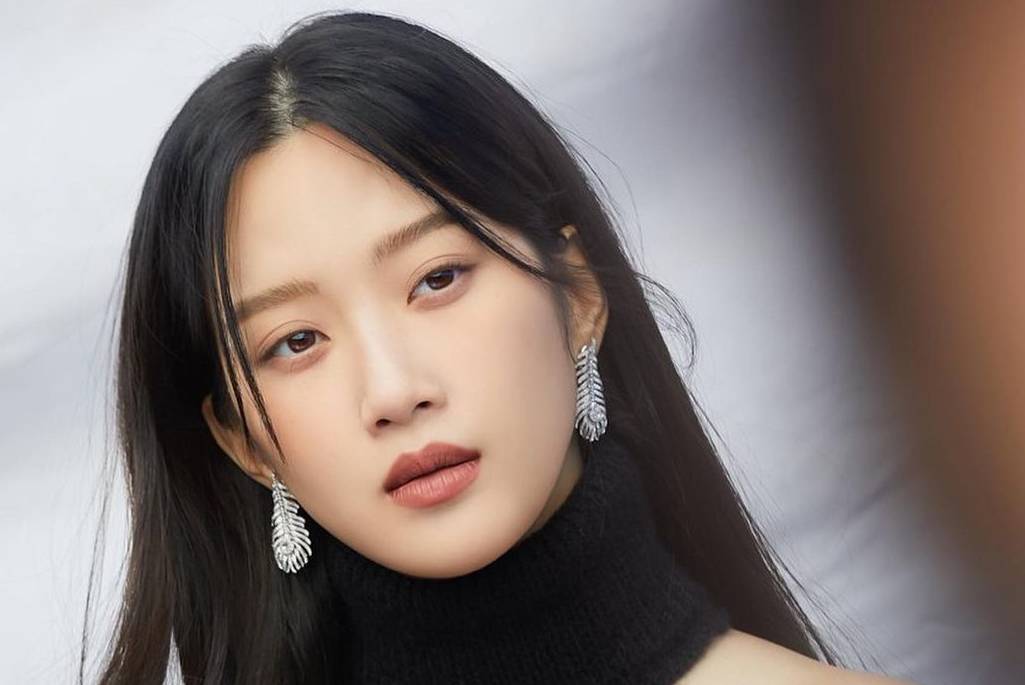 Moon Ga Young Receives Sweet Present From THIS Actor KDramaStars