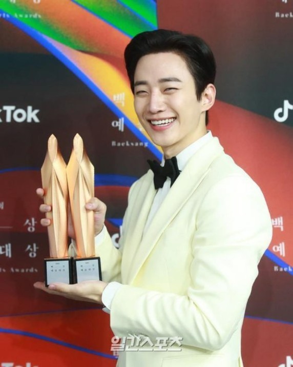 2022 Baeksang Arts Awards Best Moments Kim Tae Ri, Lee Jun Ho’s Win