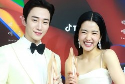 2022 Baeksang Arts Awards Best Moments: Kim Tae Ri, Lee Jun Ho’s Win, More