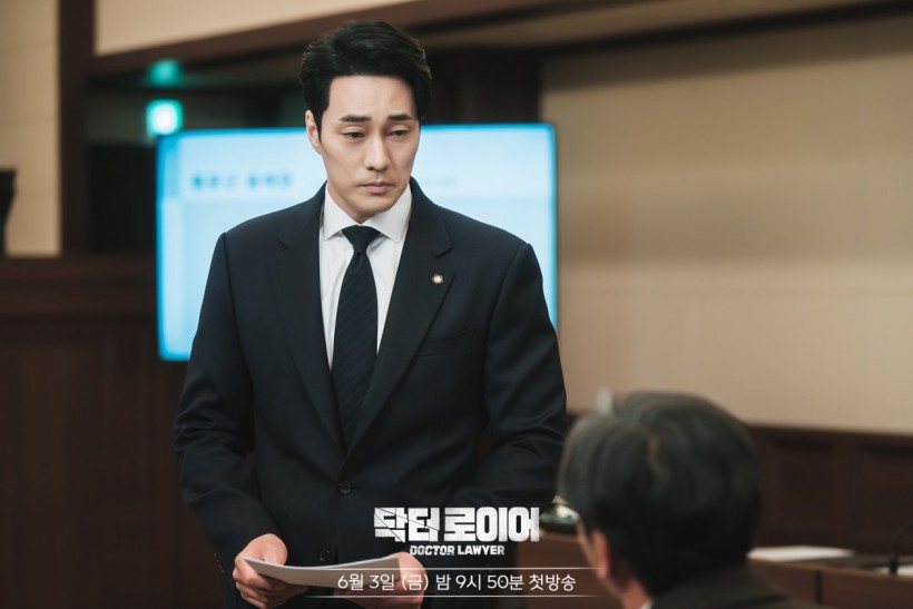 So Ji Sub Draws Attention With Dapper Looks in New Drama ‘Dr Lawyer’