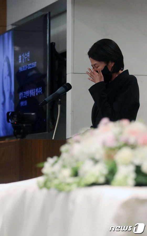 Moon So Ri at Kang Soo Yeon's Funeral