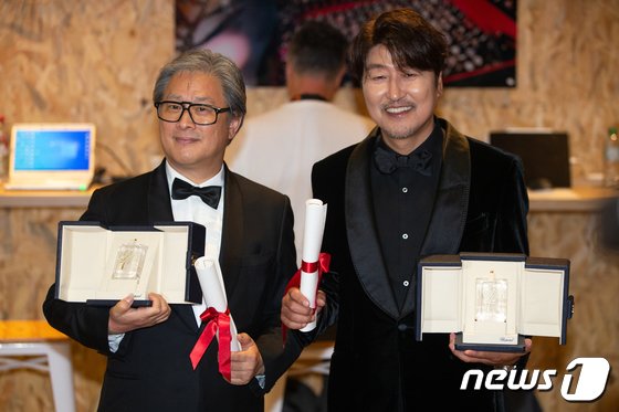 Song Kang Ho Wins Best Actor at 75th Cannes Film Festival | KDramaStars