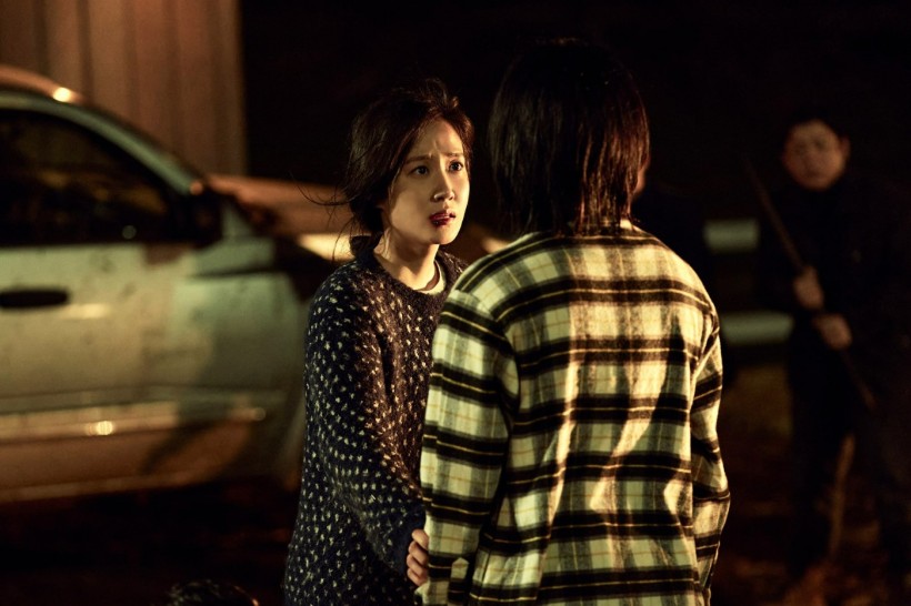 ‘The Witch’ 2 Stills Highlight Lee Jong Suk, Shin Si Ah’s Wild Encounter