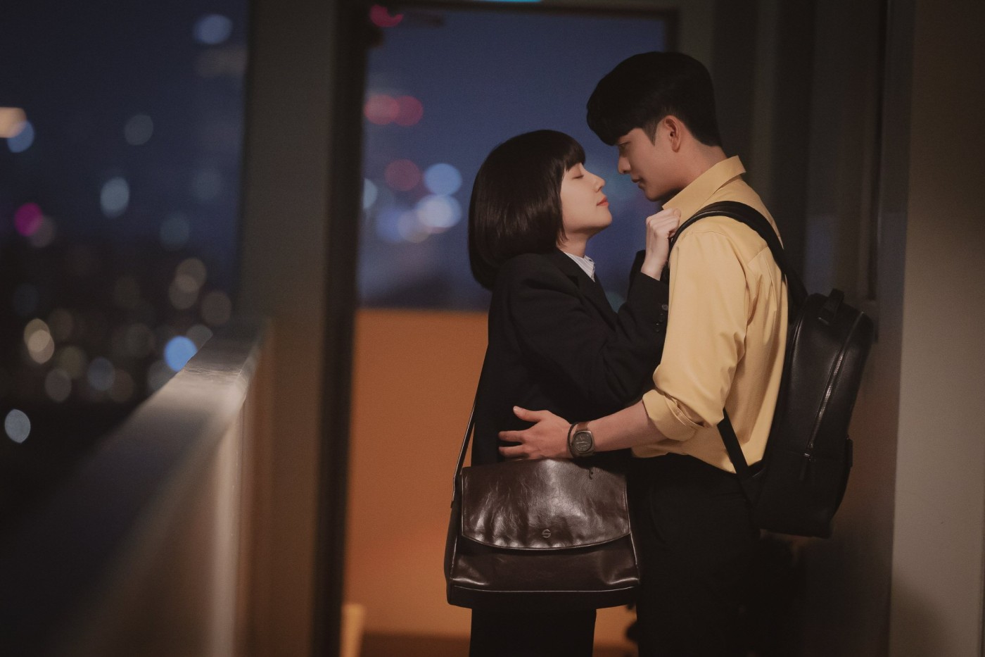 Woo Young-woo and Lee Jun-ho share a first kiss  Extraordinary Attorney  Woo Ep 10 [ENG SUB] 