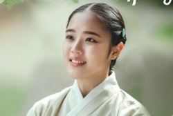 Kim Hyang Gi 