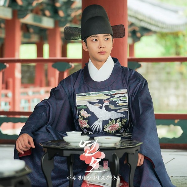 Korean Actors Who Look the Most Handsome in Hanbok: Lee Junho, Cha Eun ...