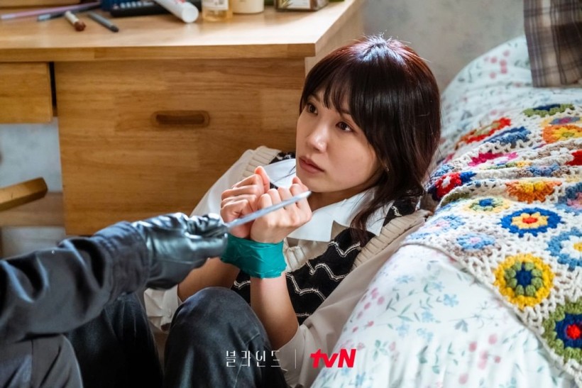 ‘Blind’ Episode 2: Ok Taecyeon Risks His Life To Save Jung Eun Ji