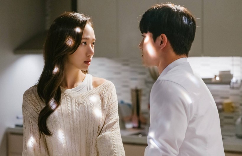 Kwak Dong Yeon Displays Affection Towards Go Sung Hee in New Rom-Com Drama Stills