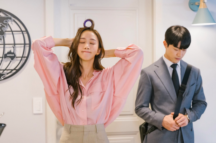 Kwak Dong Yeon Displays Affection Towards Go Sung Hee in New Rom-Com Drama Stills