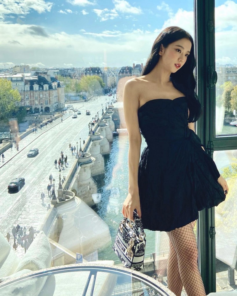 BLACKPINK Jisoo Steal the Spotlight With Her Stunning Visuals at Paris Fashion Week