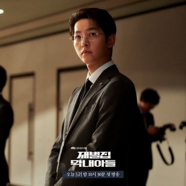 Komparison: Song Joong Ki's character as Vincenzo' Park Joo Hyung and Jin  Do Jun in Reborn Rich