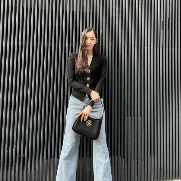 Lee Da Hee Fashion: How To Look Elegant Like the 'Island Star | KDramaStars