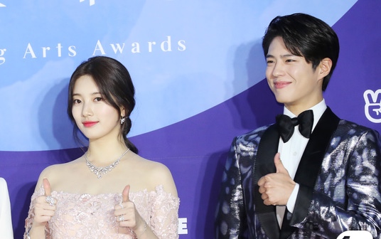 Undeniable Chemistry: Park Bo-gum swoons fans with his sweet gesture  towards Bae Suzy at the 2023 Baeksang Art Awards